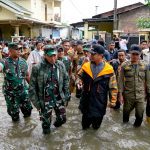 Gubernur Sulsel bersama Pangdam XIV Hasanuddin Tinjau Titik Banjir di Kecamatan Tamalanrea