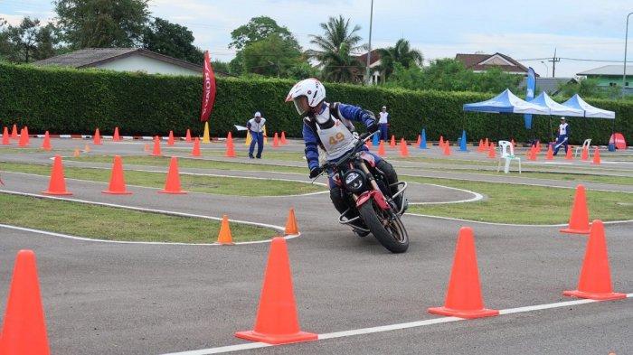 Juara di Kompetisi Safety Riding Asia dan Oceania, Instruktur AHM Berhasil Ukir Prestasi 
