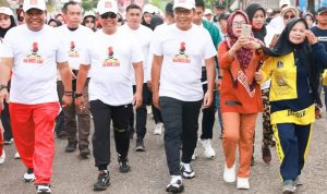 Walikota Makassar Resmi Melepas Jalan Santai IKA UNHAS Bone