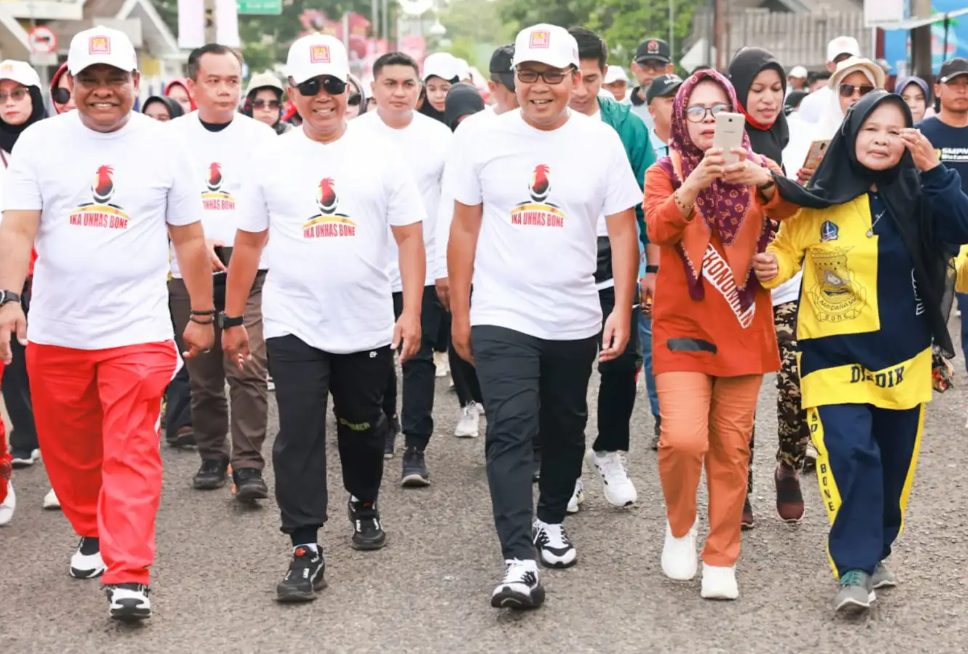 Walikota Makassar Resmi Melepas Jalan Santai IKA UNHAS Bone