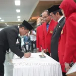 Rektor Unhas, Serahkan 11 SK Profesor Baru dan Lantik 23 Pejabat Tugas Tambahan