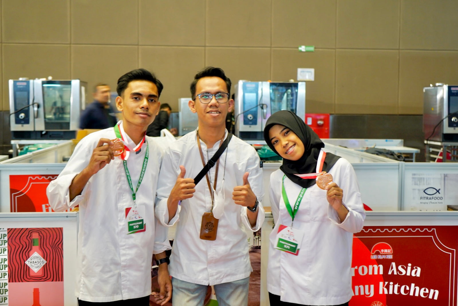 Mahasiswa poltekpar yang mengikuti ajak kompetisi lomba masak di jakarta