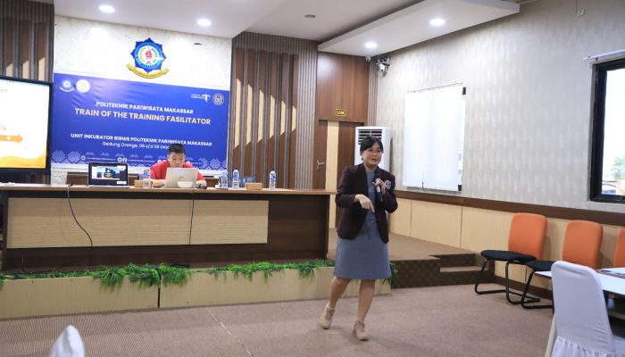 Direktur Poltekpar Makassar Buka Kegiatan TOT. Pesertanya 20 Dosen dan Tenaga Pengajar