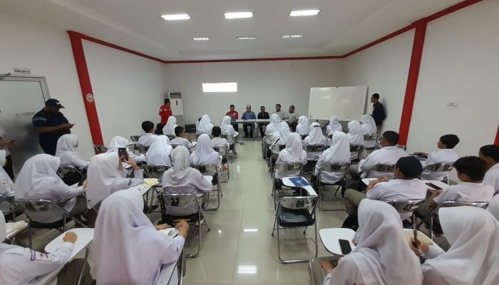 SMP Islam Athirah Bukit Baruga Belajar di Markas PMI Kota Makassar