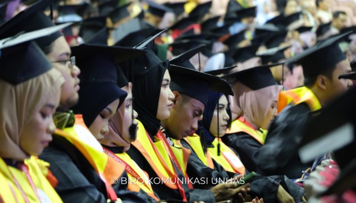 Unhas Lahirkan Wisudawan-Wisudawati Lulusan Terbaik