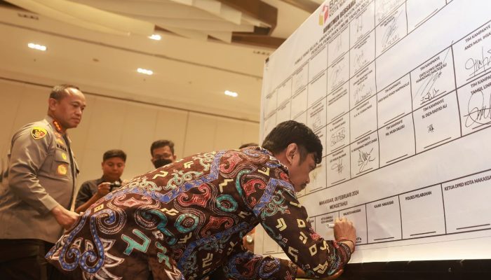 PJ Sekda Makassar Tanda Tangani Komitmen Bersama Wujudkan Pemilu Sejuk dan Damai