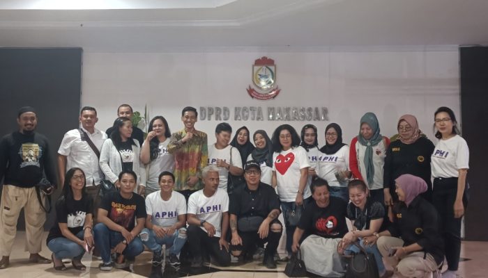 Anggota DPRD Makassar Harry Kurnia Pakambanan Terima Kunjungan Komunitas Pencinta Hewan