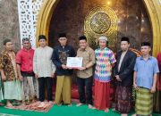 Safari Ramadhan, Sekwan DPRD Serahkan Dana Hibah Pemkot Makassar di Masjid Jannatul Firdaus