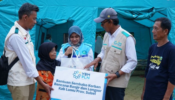 Tanggap dan Cepat, Aksi Peduli YBM PT PLN (Persero) Salurkan Bantuan Korban Longsor dan Banjir di Sulawesi Selatan