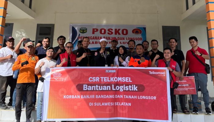 Sambungkan Senyuman, Telkomsel Berikan Bantuan untuk Korban Bencana Alam di Kabupaten Luwu