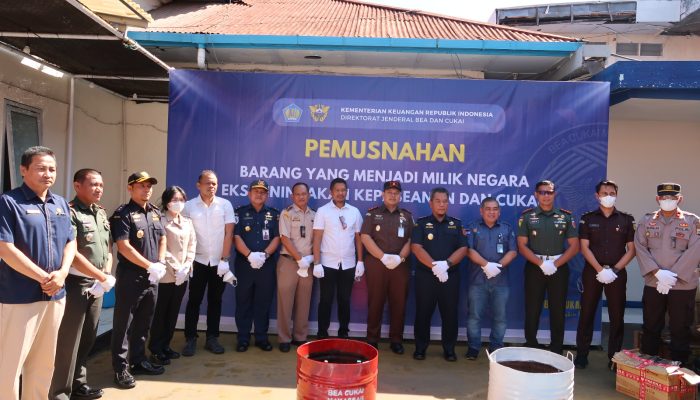 Jalankan Fungsi Community Protector, Bea Cukai Makassar Musnahkan Jutaan Barang Ilegal