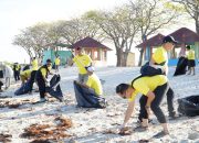 Indosat Dukung Pengendalian Pencemaran Sampah Laut Melalui Aksi Bersih Pantai di Pulau Lae-lae