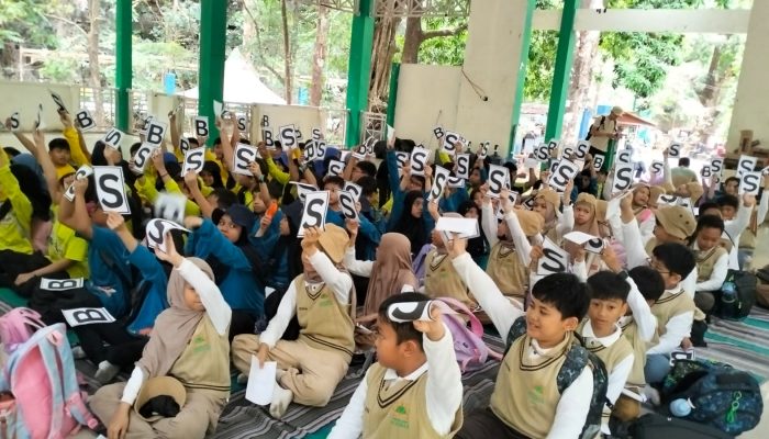 Mengenal Alam: Siswa Kelas 4 SD Islam Athirah Berkunjung ke Penangkaran Kupu-Kupu