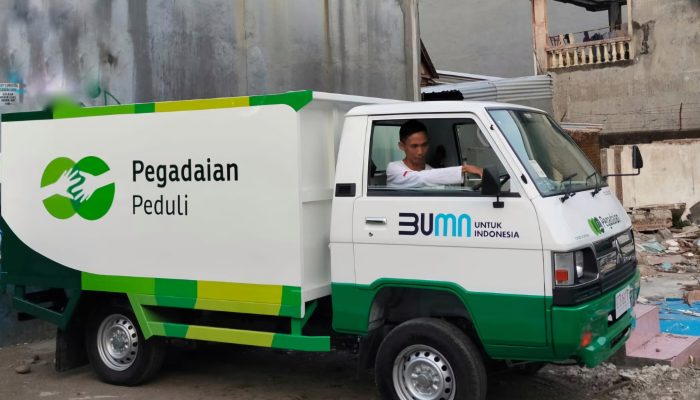 Pegadaian Kanwil Makassar Berikan Bantuan 1 Unit Mobil Pengangkut Sampah Kepada Bank Sampah ASOKA V 