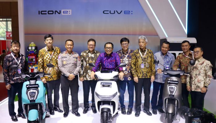 Honda ICON e: dan CUV e: Meriahkan Booth AHM di IMOS 2024