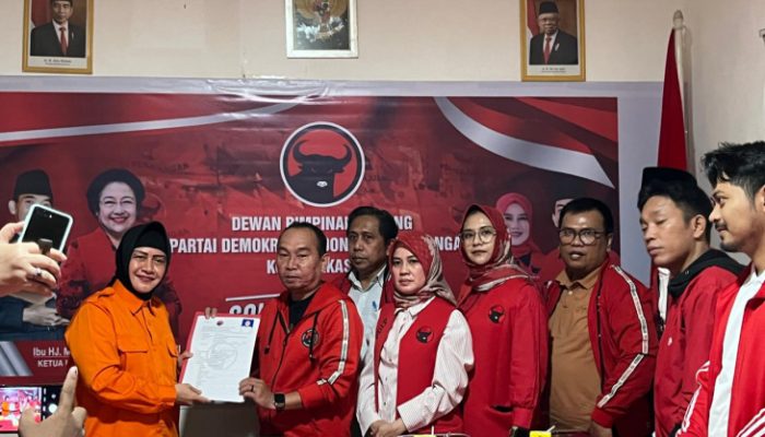 Ratusan Simpatisan Antar Indira Yusuf Setor Formulir