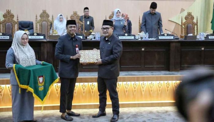 PJ Sekda Makassar, Firman Pagarra Sampaikan Realisasi APBD 2023 di DPRD Kota Makassar