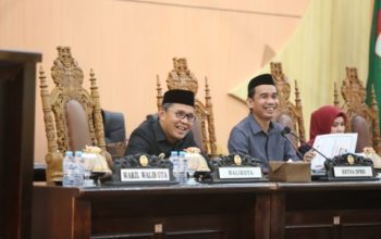 dANNY POMANTO BERSAMA KETUA DPRD MAKASSAR